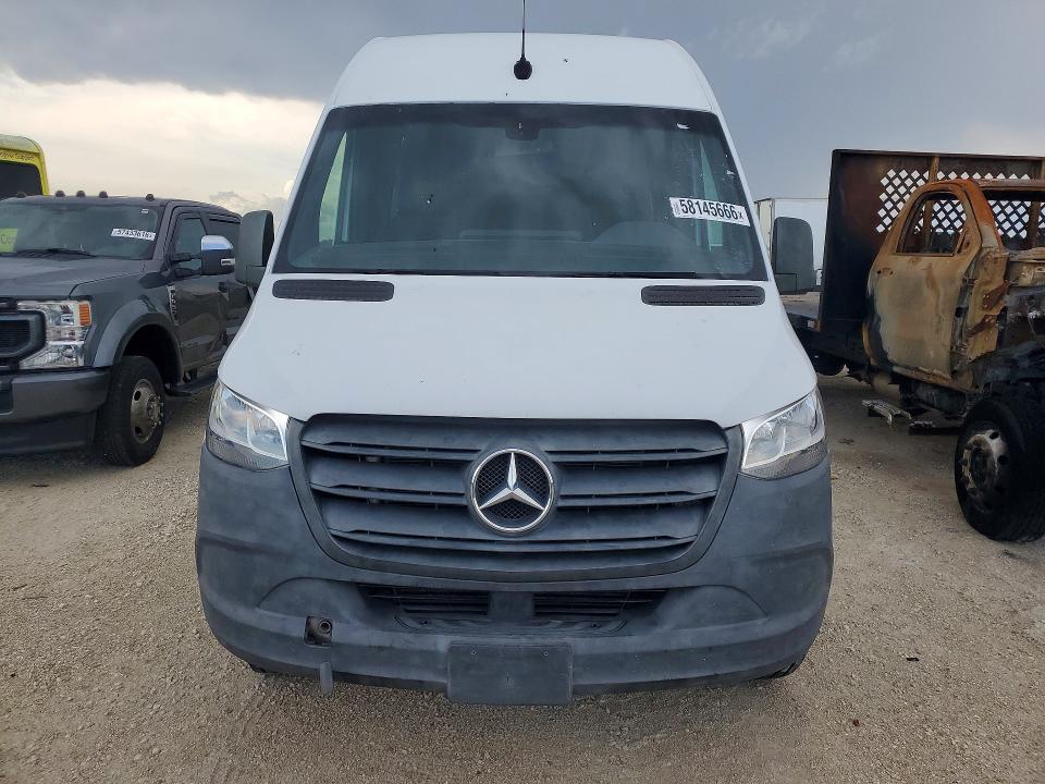 2021 Mercedes-benz Sprinter VIN W1W40CHY5MT052343 COPART salvage auction — MINOR DENT/SCRATCHES, In - Certificate Of Title, sold $10,500 on 2026-07-27 (photo 5)