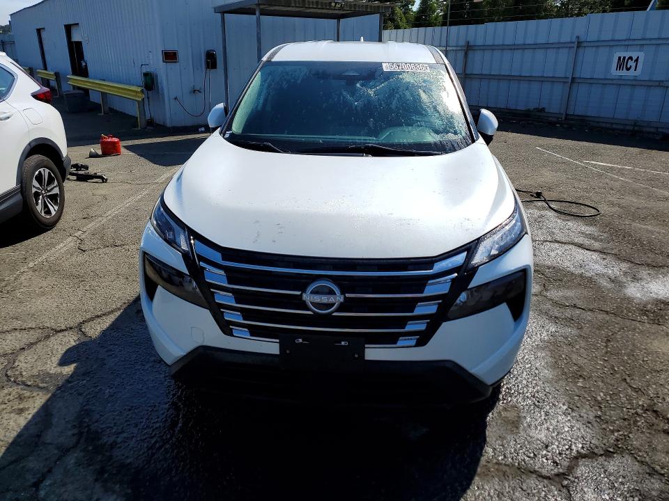 2024 Nissan Rogue VIN 5N1BT3BB6RC732107 COPART salvage auction — MINOR DENT/SCRATCHES, CA - CERTIFICATE OF TITLE, sold $13,300 on 2026-07-28 (photo 5)