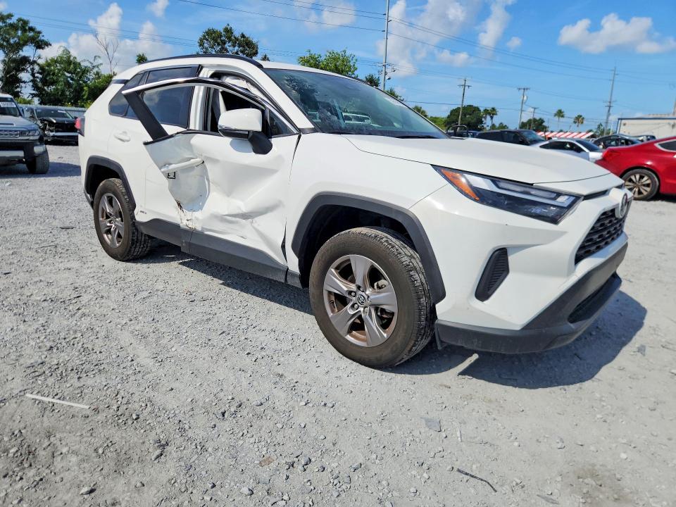 2024 Toyota Rav 4 VIN JTMRWRFV6RD261605 COPART salvage auction — SIDE, Fl - Cert Of Title Slvg Rebuildable, sold $15,600 on 2026-07-10 (photo 4)