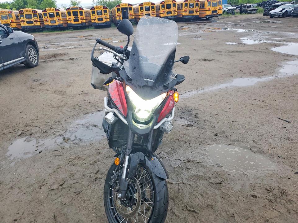 2016 Honda Vfr1200 VIN JH2SC7649GK000006 COPART salvage auction — FRONT END, ON - PERMIT NO BRAND - UNFIT, sold $4,100 on 2026-07-21 (photo 2)