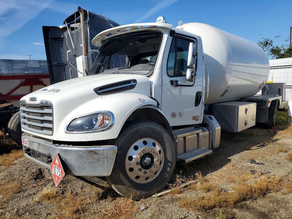 2025 Freightliner M2 106 VIN 3ALACXFC6SDVW2215 — COPART salvage auction photo