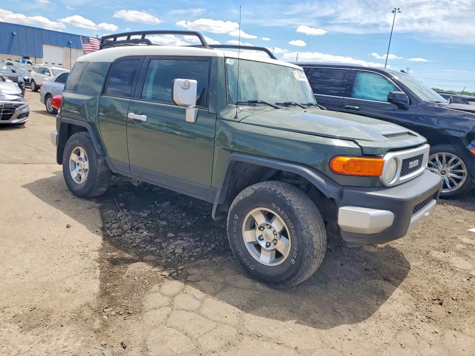 2010 Toyota Fj cruiser VIN JTEBU4BF1AK084644 COPART salvage auction — MINOR DENT/SCRATCHES, Mi - Certificate Of Title (P), sold $7,700 on 2026-07-10 (photo 4)