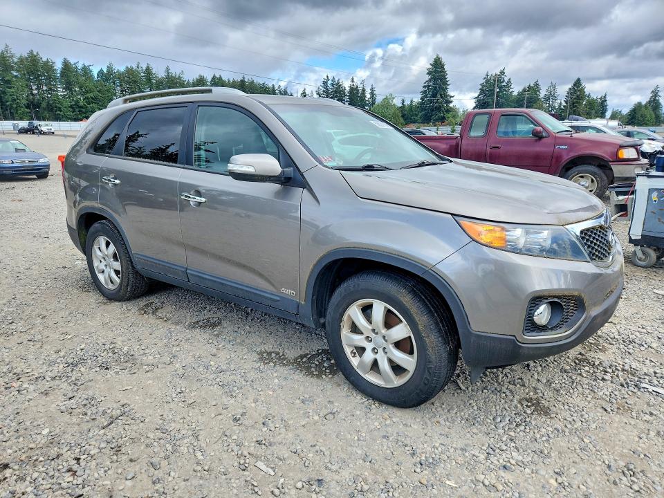 2012 Kia Sorento VIN 5XYKTCA61CG277873 COPART salvage auction — MINOR DENT/SCRATCHES, Wa - Vehicle Cert Of Ownership-Titl, sold $575 on 2026-07-31 (photo 4)