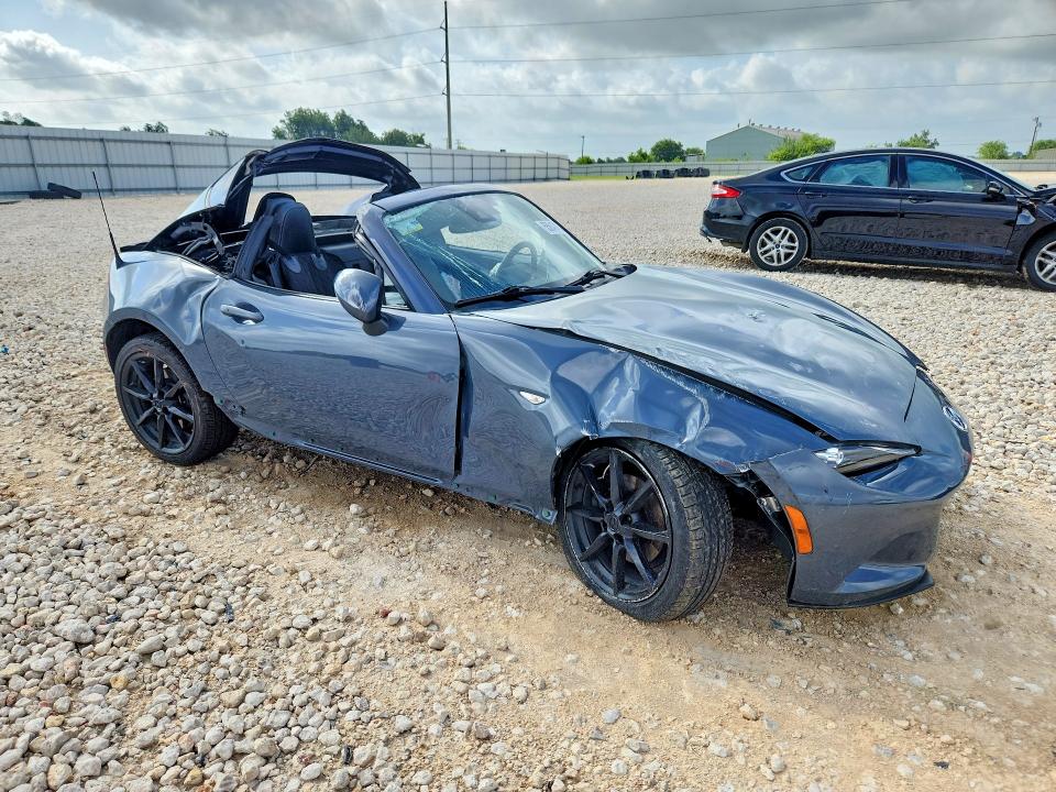 2021 Mazda Mx-5 miata VIN JM1NDAM72M0457924 COPART salvage auction — ALL OVER, Tx - Salvage Vehicle Title, sold $70 on 2026-07-30 (photo 4)