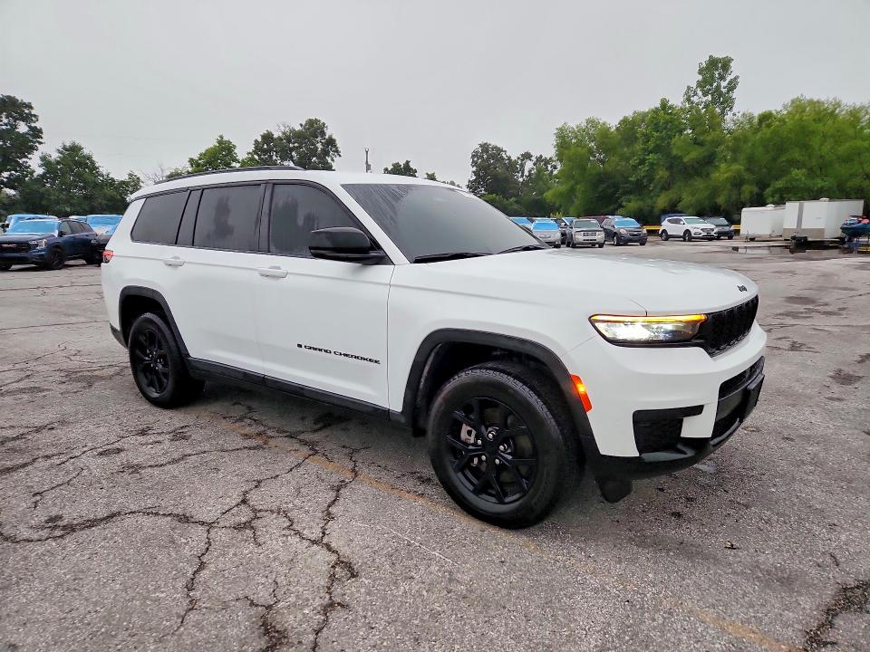 2025 Jeep VIN 1C4RJKAG0S8744861 COPART salvage auction — HAIL, MO - SALVAGE CERTIFICATE OF TITLE, sold $17,950 on 2026-08-09 (photo 4)