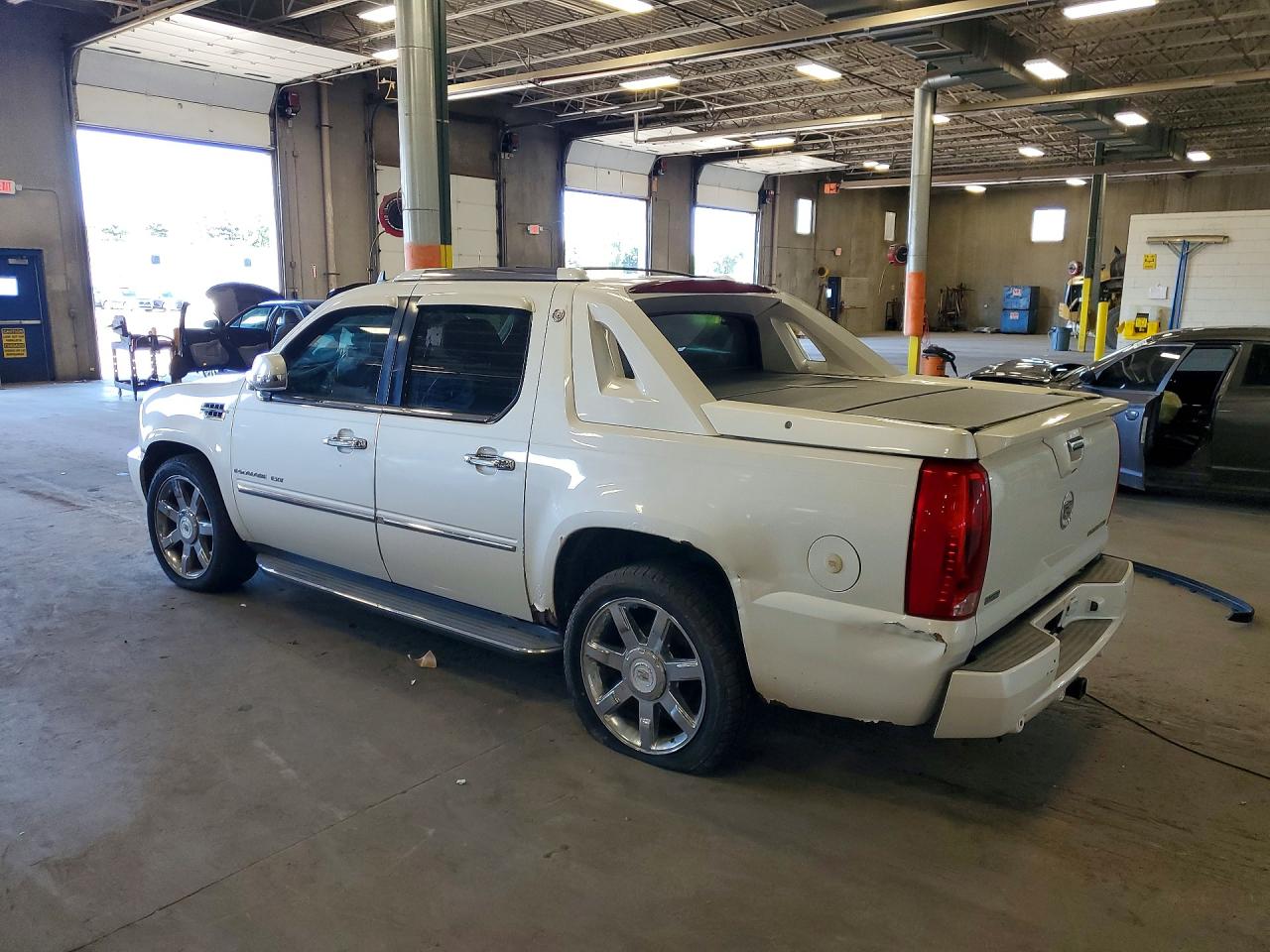 2011 Cadillac Escalade EXT VIN 3GYT4MEFXBG194230 COPART salvage auction — Mechanical, VA - CERTIFICATE OF TITLE, sold $2,800 on 2026-07-09 (photo 2)