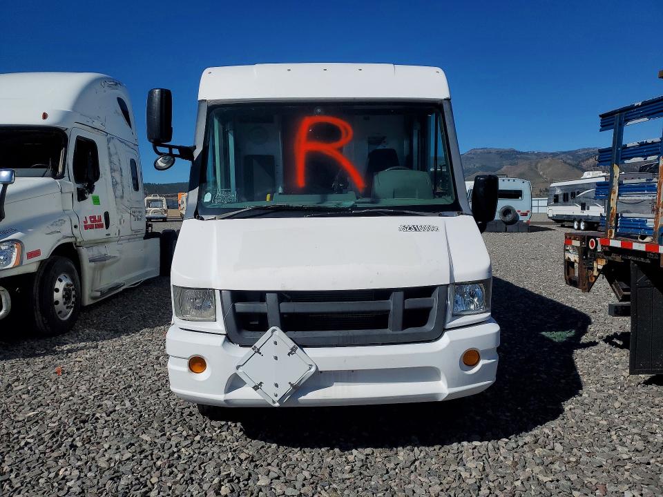 2016 Isuzu Npr VIN JALB4T170G7W00396 COPART salvage auction — MINOR DENT/SCRATCHES, NV - CERTIFICATE OF TITLE, sold $2,950 on 2026-07-30 (photo 5)