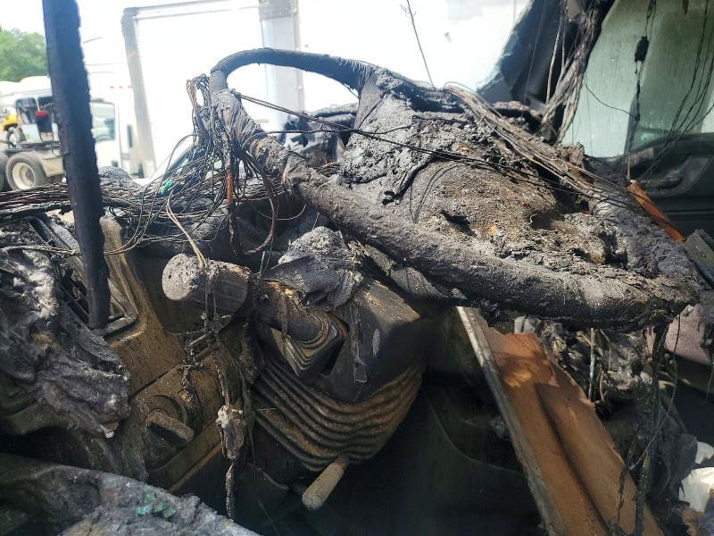 2022 International Lt VIN 3HSDZAPRXNN133775 COPART salvage auction — BURN, In - Certificate Of Title (P), sold $550 on 2026-07-07 (photo 8)