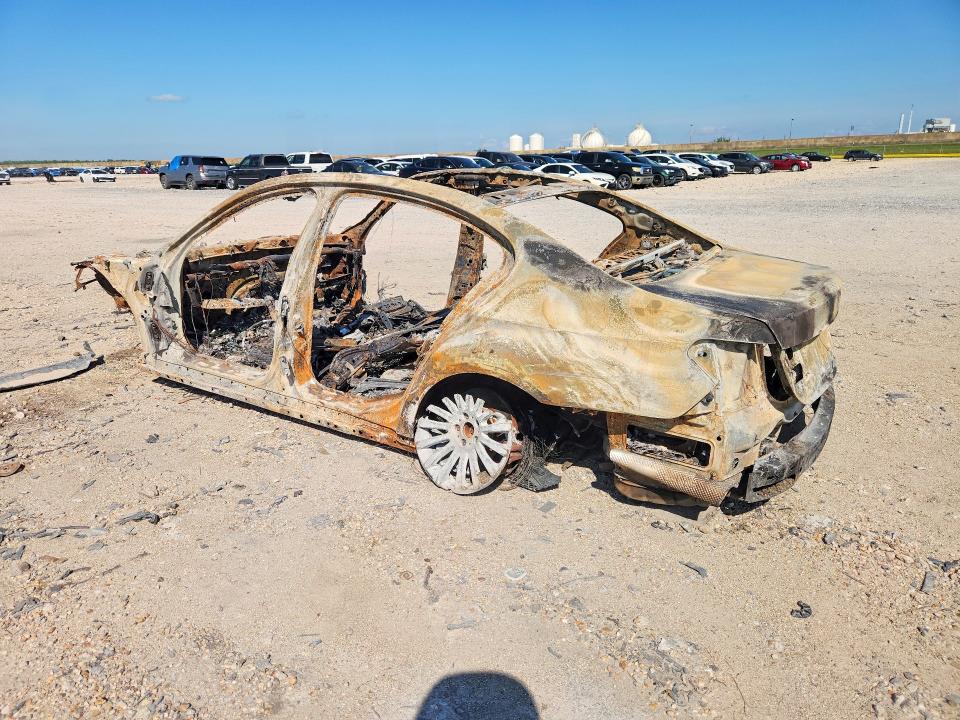2012 BMW 7 series VIN WBAKA8C54CCY37832 COPART salvage auction — BURN, LA - CERT OF TITLE-SALVAGE, sold $125 on 2026-07-15 (photo 2)