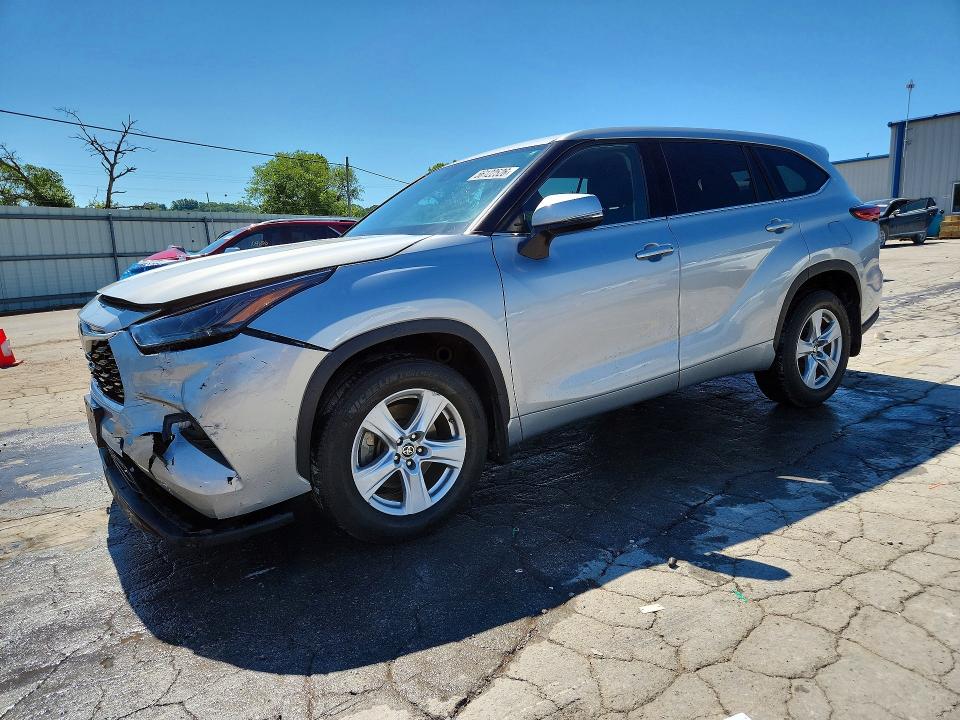 2022 Toyota Highlander VIN 5TDZZRAH2NS113801 COPART salvage auction — FRONT END, Tn - Salvage Certificate, sold $16,800 on 2026-07-27 (photo 1)