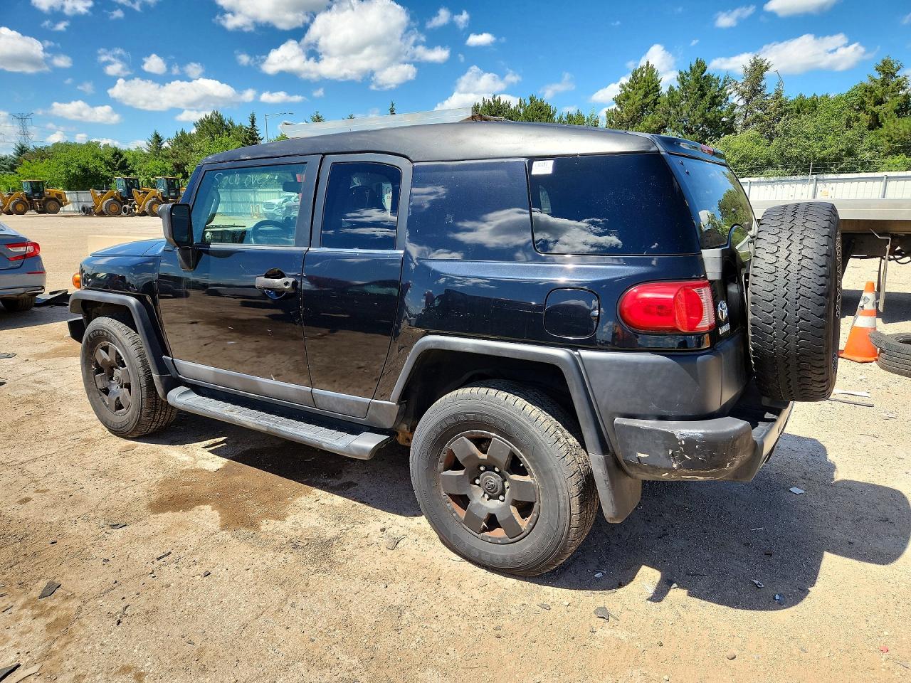 2008 Toyota FJ Cruiser VIN JTEBU11FX8K032925 COPART salvage auction — Mechanical, IL - CERT OF TITLE-CORRECTED, sold $2,700 on 2026-07-02 (photo 2)