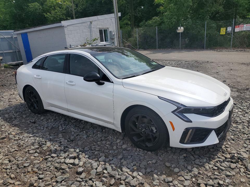 2026 Kia K5 VIN KNAG64J75T5462610 COPART salvage auction — WATER/FLOOD, Ny - Mv907A-Flood Salvage, sold $10,500 on 2026-07-09 (photo 4)