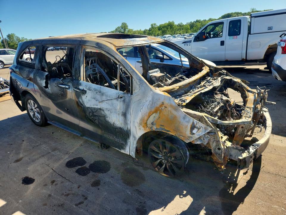 2021 Toyota Sienna VIN 5TDYSKFC6MS028298 COPART salvage auction — BURN, CT - CERT OF TITLE-PARTS ONLY SALVA, sold $500 on 2026-07-17 (photo 4)