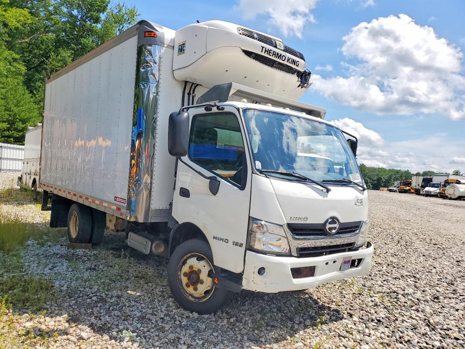 2020 Hino 195 VIN JHHRDM2H0LK010314 COPART salvage auction — ROLLOVER, AZ - CERT OF TITLE - SALVAGE, sold $125 on 2026-07-19 (photo 4)