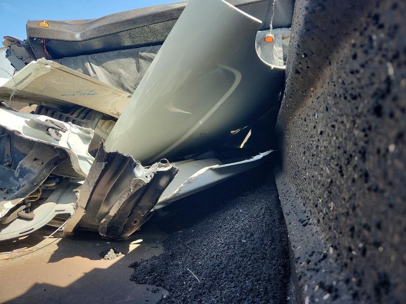 2014 Freightliner Cascadia VIN 3AKBGDBG9ESFX0994 COPART salvage auction — ROLLOVER, IA - CERT OF TITLE-SALVAGE TITLE, sold $60 on 2026-07-09 (photo 6)