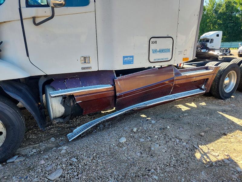 2004 Freightliner Cst120 VIN 1FUJBBCGX4LM93184 COPART salvage auction — SIDE, NC - SALVAGE CERTIFICATE OF TITLE, sold $8,100 on 2026-09-24 (photo 9)