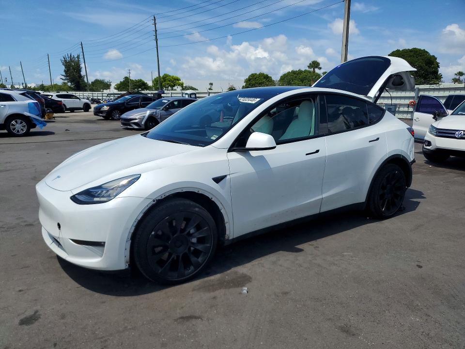 2022 Tesla Model y VIN 7SAYGAEE8NF390270 COPART salvage auction — REAR END, Fl - Cert Of Title Slvg Rebuildable, sold $9,900 on 2026-08-03 (photo 1)