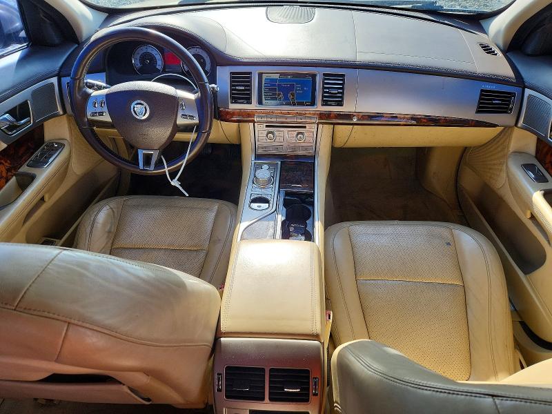 2011 Jaguar Xf VIN SAJWA0GB8BLS18379 COPART salvage auction — MINOR DENT/SCRATCHES, FL - CERTIFICATE OF TITLE, sold $650 on 2026-07-07 (photo 8)