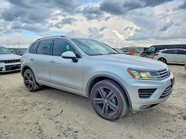 2017 Volkswagen Touareg VIN WVGRF7BP6HD001453 COPART salvage auction — REAR END, Tx - Salvage Vehicle Title, sold $1,350 on 2026-07-21 (photo 4)