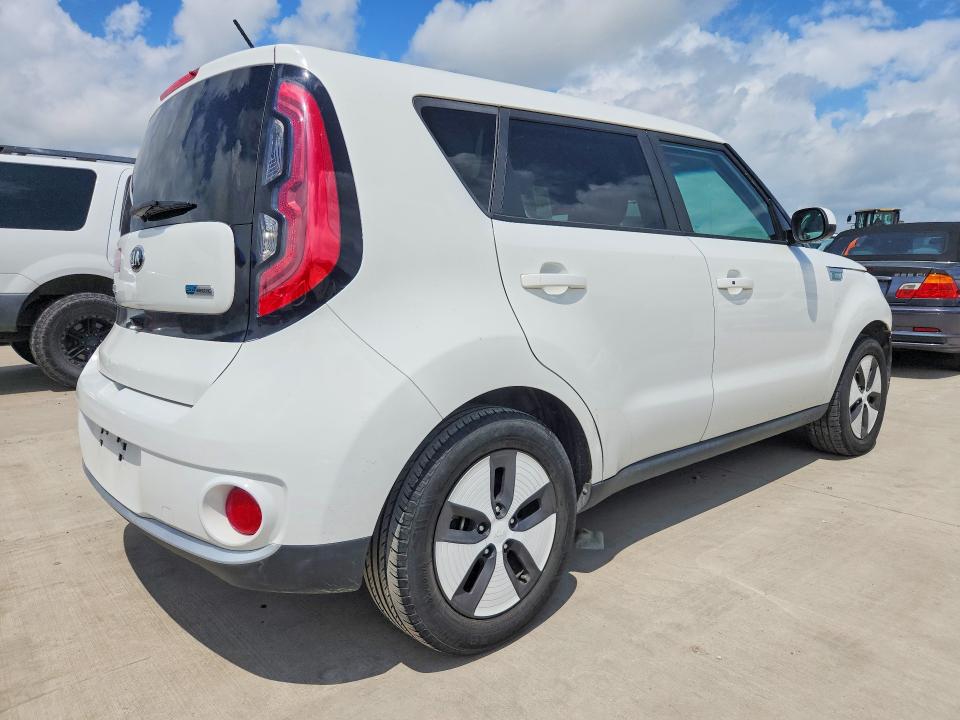 2017 Kia Soul VIN KNDJP3AE8H7021306 COPART salvage auction — FRONT END, Tx - Salvage W/Lemon Law Historty, sold $1,450 on 2026-07-13 (photo 3)