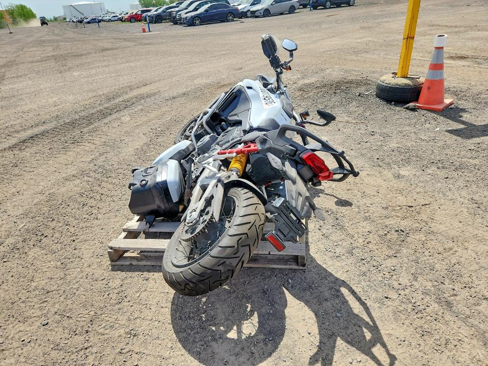 2023 Ducati Multistrada VIN ZDMAALVW8PB015364 COPART salvage auction — FRONT END, Qc - Irrecuperable, sold $4,100 on 2026-08-18 (photo 4)