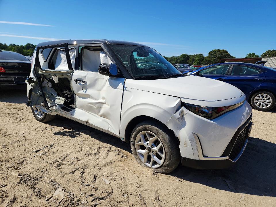 2023 Kia VIN KNDJ23AU7P7207987 COPART salvage auction — SIDE, Md - Cert Of Salvage > 75% Damage, sold $250 on 2026-07-21 (photo 4)