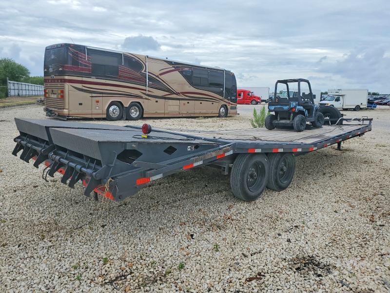 2023 Lamar Unknown VIN 5RVF82424PP120501 COPART salvage auction — ROLLOVER, TX - SALVAGE VEHICLE TITLE, sold $1,600 on 2026-09-06 (photo 4)