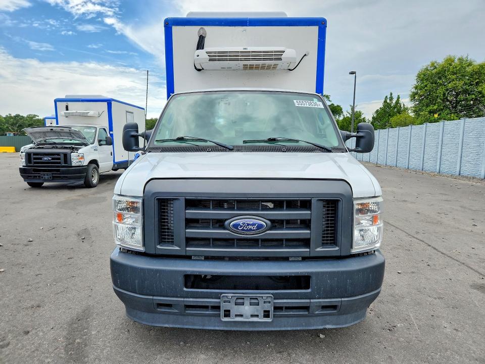 2023 Ford E-350 VIN 1FDWE3FKXPDD14744 COPART salvage auction — MINOR DENT/SCRATCHES, Fl - Certificate Of Title, sold $11,500 on 2026-07-29 (photo 5)