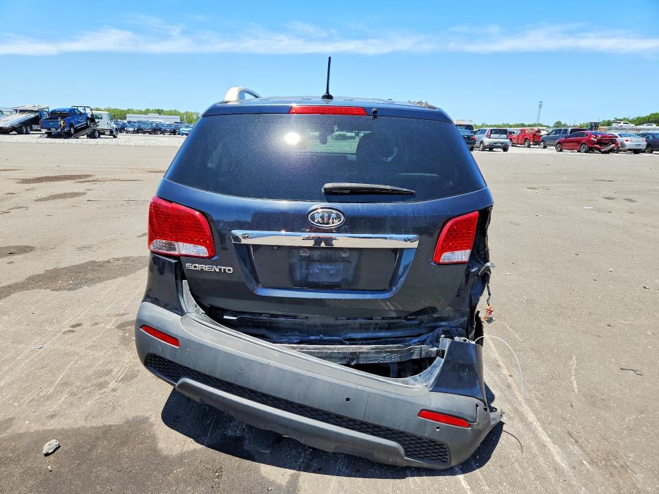 2012 Kia Sorento VIN 5XYKT4A60CG284013 COPART salvage auction — SIDE, Fl - Cert Of Title Slvg Rebuildable, sold $575 on 2026-07-13 (photo 6)