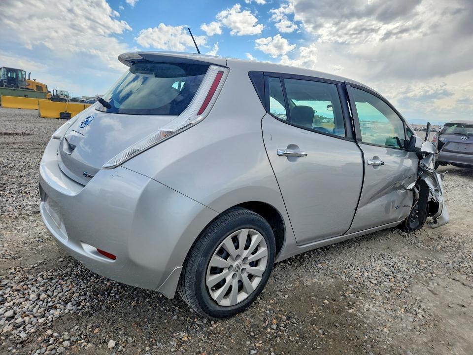 2015 Nissan Leaf VIN 1N4AZ0CP4FC334824 COPART salvage auction — FRONT END, Co - Public - Salvage Title, sold $275 on 2026-07-28 (photo 3)