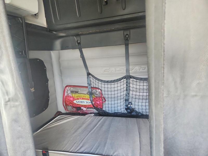 2019 Freightliner Cascadia 126 VIN 3AKJHHDR9KSKD3485 COPART salvage auction — SIDE, TX - SALVAGE VEHICLE TITLE, sold $9,500 on 2026-07-23 (photo 6)