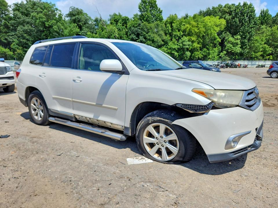 2011 Toyota Highlander VIN 5TDZK3EH5BS043217 COPART salvage auction — WATER/FLOOD, La - Cert Of Title-Salvage Flood, sold $750 on 2026-07-23 (photo 4)