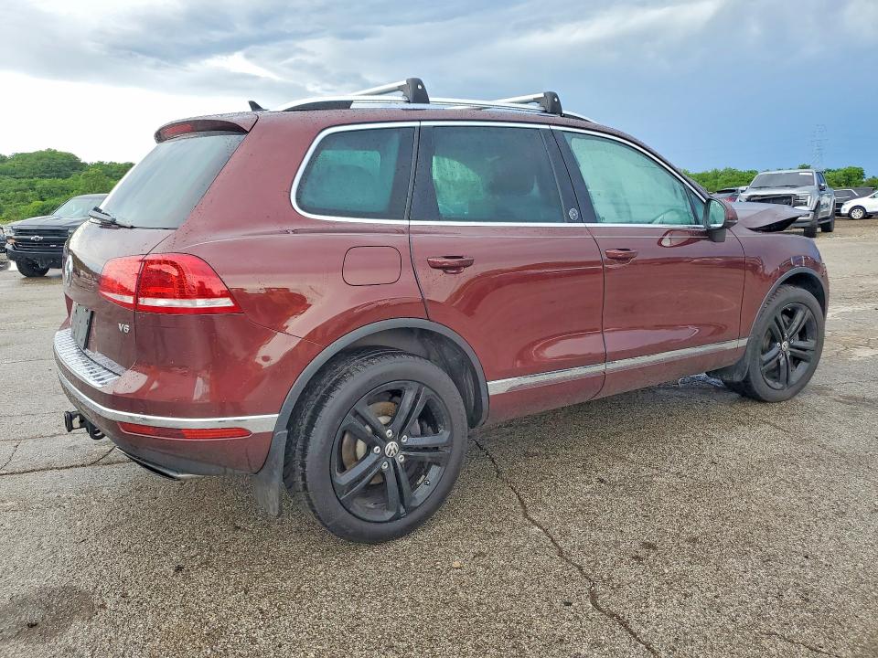 2017 Volkswagen Touareg VIN WVGRF7BP9HD000748 COPART salvage auction — FRONT END, Il - Salvage Certificate, sold $2,300 on 2026-08-05 (photo 3)