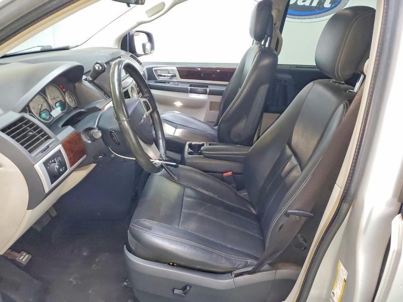 2010 Chrysler Town & country VIN 2A4RR8D13AR386865 COPART salvage auction — NORMAL WEAR, Fl - Certificate Of Title, sold $325 on 2026-07-30 (photo 7)