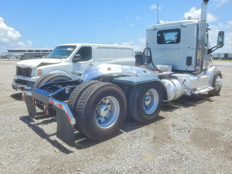 2016 Peterbilt 579 VIN 1XPBD49X3GD325389 COPART salvage auction — FRONT END, TX - SALVAGE VEHICLE TITLE, sold $10,400 on 2026-07-09 (photo 4)