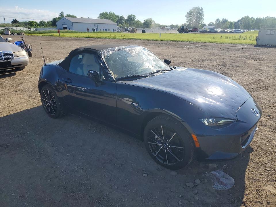 2025 Mazda Mx-5 VIN JM1NDAD70S0652093 COPART salvage auction — HAIL, OH - CERT OF TITLE-SALVAGE, sold $10,400 on 2026-07-09 (photo 4)