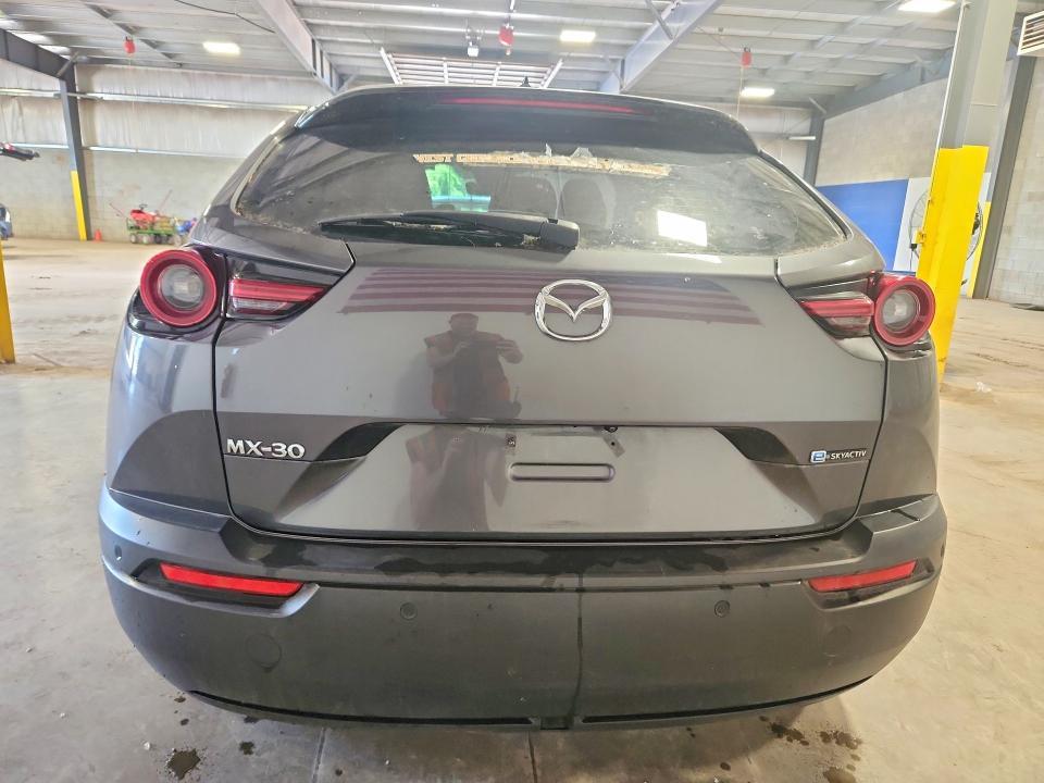 2022 Mazda Mx-30 VIN JM1DRADB0N0100390 COPART salvage auction — NORMAL WEAR, WV - CERTIFICATE OF TITLE, sold $4,750 on 2026-07-24 (photo 6)