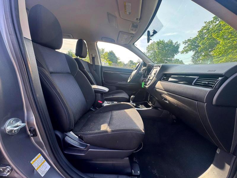 2019 Mitsubishi Outlander VIN JA4AZ3A38KZ051405 COPART salvage auction — NORMAL WEAR, WV - CERTIFICATE OF TITLE (P), sold $161,751 on 2026-07-02 (photo 5)