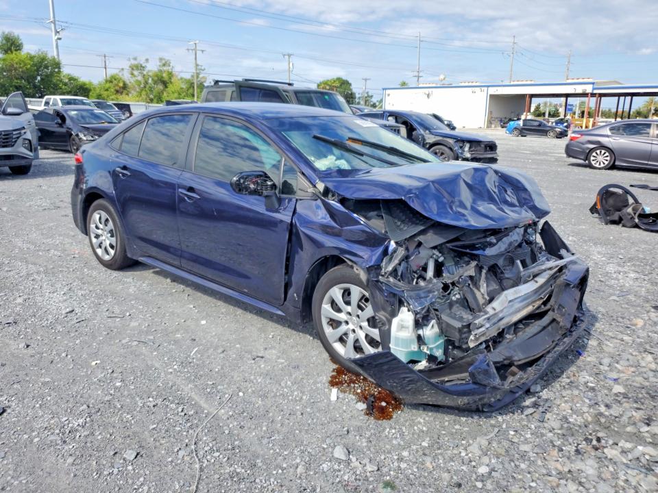 2022 Toyota Corolla VIN 5YFEPMAE0NP363723 COPART salvage auction — FRONT END, Fl - Certificate Of Destruction, sold $1,350 on 2026-07-10 (photo 4)