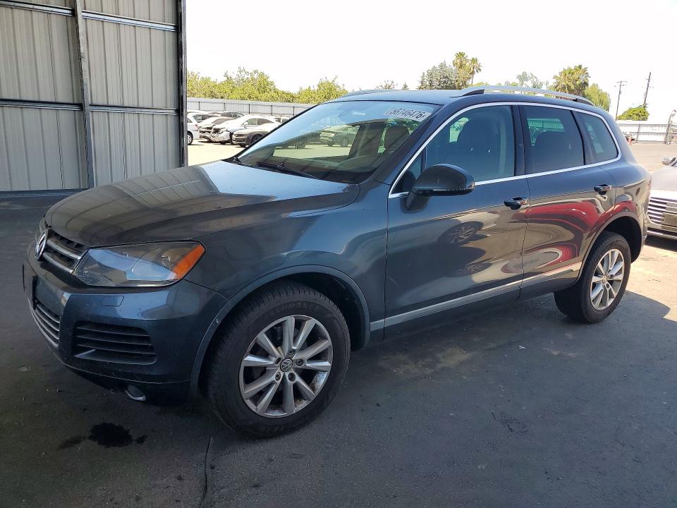 2013 Volkswagen Touareg VIN WVGEF9BP4DD008275 COPART salvage auction — FRONT END, CA - SALVAGE CERTIFICATE, sold $1,300 on 2026-08-17 (photo 1)