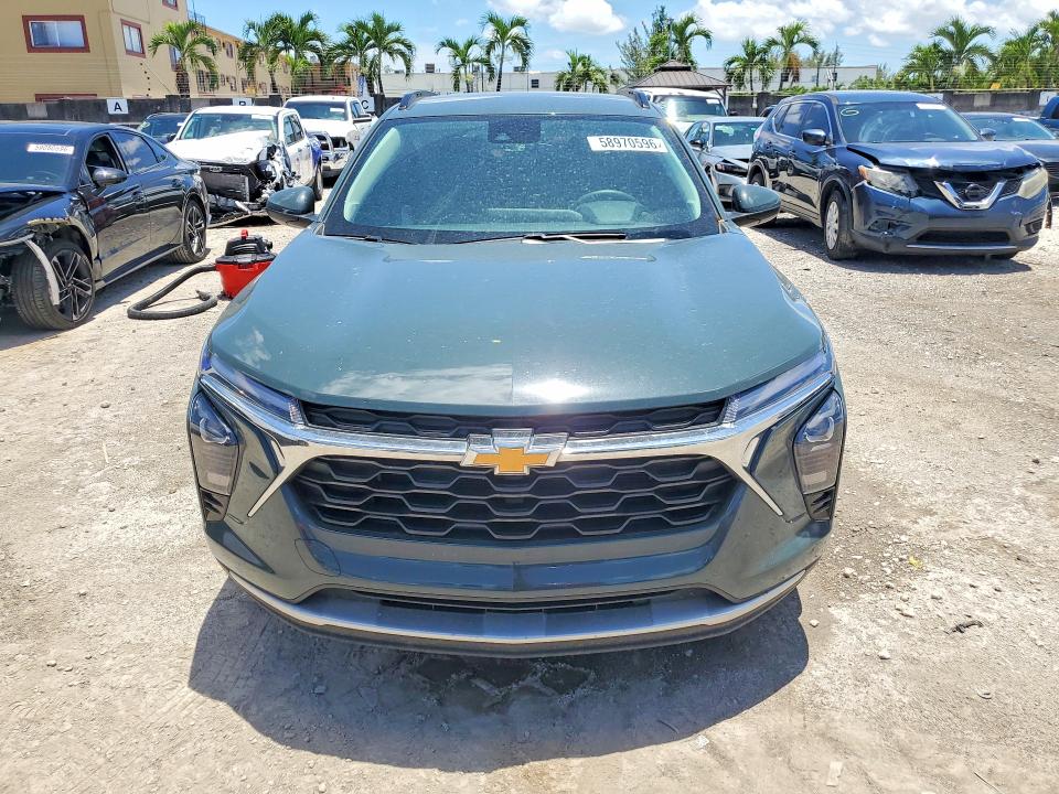 2025 Chevrolet Trax VIN KL77LHEP0SC026669 COPART salvage auction — SIDE, Fl - Cert Of Title Slvg Rebuildable, sold $6,500 on 2026-07-31 (photo 5)