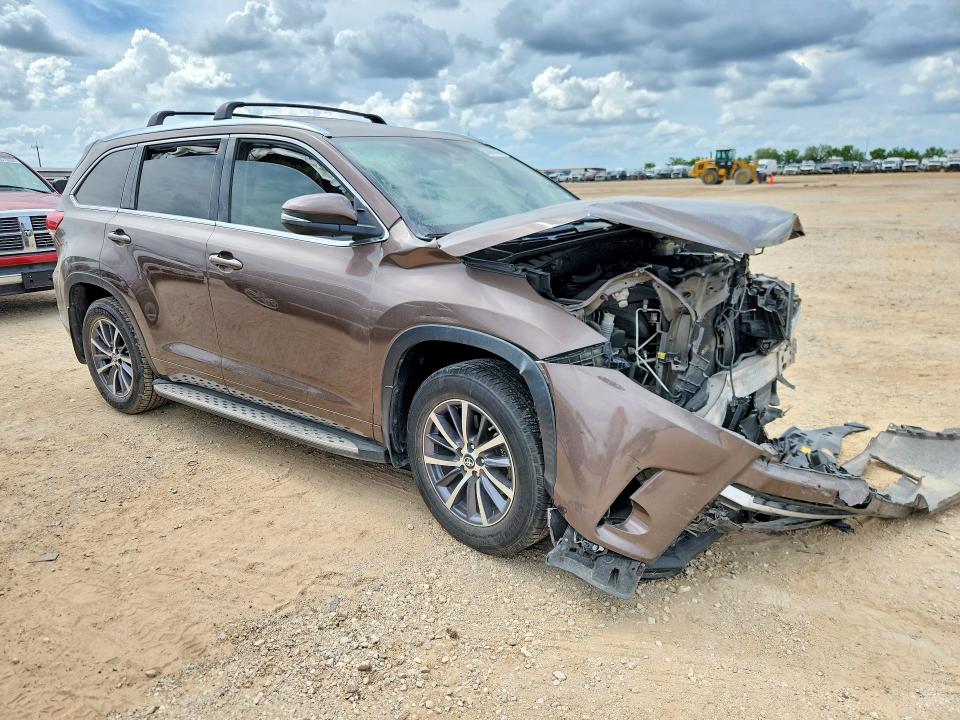 2017 Toyota Highlander VIN 5TDKZRFH7HS226982 COPART salvage auction — FRONT END, Tx - Salvage Vehicle Title, sold $6,700 on 2026-07-30 (photo 4)