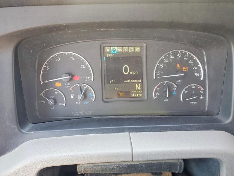 2019 Freightliner Cascadia 126 VIN 3AKJHHDRXKSKP5801 COPART salvage auction — SIDE, TX - SALVAGE VEHICLE TITLE, sold $10,300 on 2026-07-09 (photo 8)