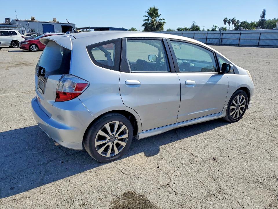 2013 Honda Fit VIN JHMGE8H56DC013109 COPART salvage auction — MINOR DENT/SCRATCHES, CA - CERTIFICATE OF TITLE, sold $225 on 2026-07-28 (photo 3)