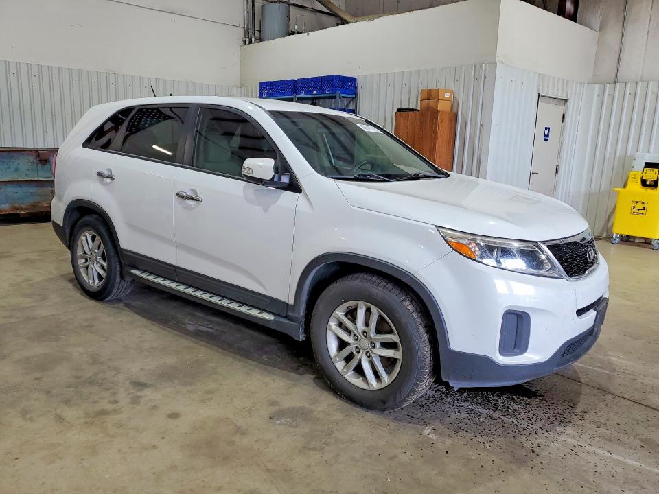 2015 Kia Sorento VIN 5XYKT3A64FG568923 COPART salvage auction — UNDERCARRIAGE, Tx - Certificate Of Title, sold $1,300 on 2026-07-20 (photo 4)