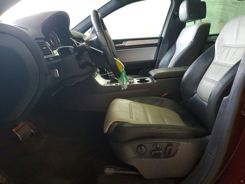 2017 Volkswagen Touareg VIN WVGRF7BP9HD000748 COPART salvage auction — FRONT END, Il - Salvage Certificate, sold $2,300 on 2026-08-05 (photo 7)