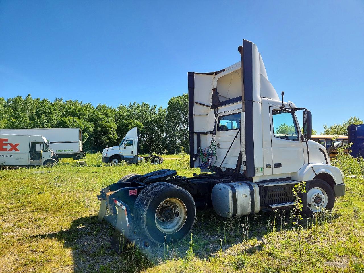 2016 Volvo VNL VIN 4V4N39TG2GN965499 COPART salvage auction — Normal Wear, IN - CERTIFICATE OF TITLE, sold $5,000 on 2026-06-30 (photo 4)
