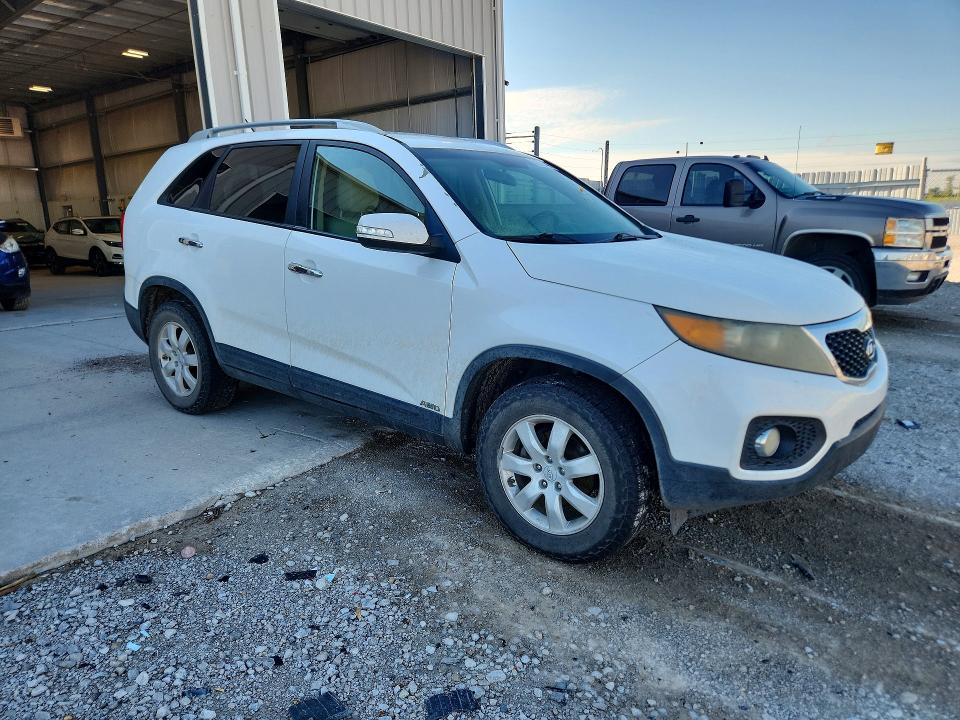 2011 Kia Sorento VIN 5XYKTDA25BG124429 COPART salvage auction — HAIL, NE - CERT OF TITLE-SALVAGE, sold $625 on 2026-07-07 (photo 4)