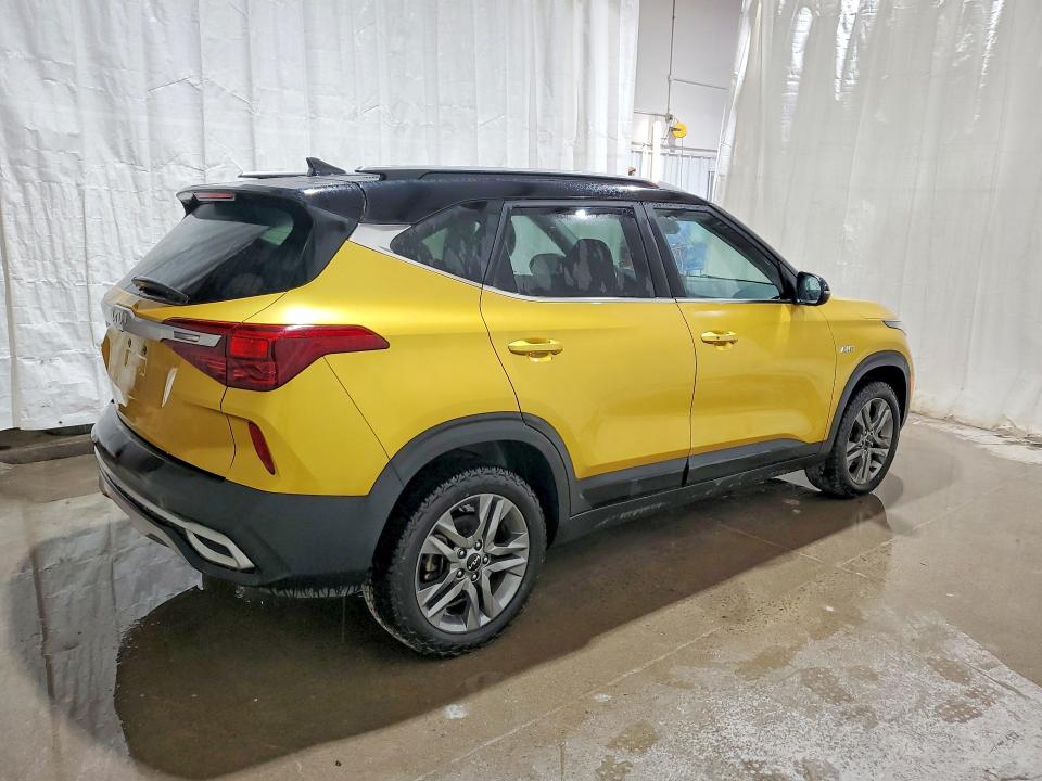 2022 Kia Seltos VIN KNDEUCAA4N7237804 COPART salvage auction — NORMAL WEAR, WV - CERTIFICATE OF TITLE, sold $15,807 on 2026-08-18 (photo 3)