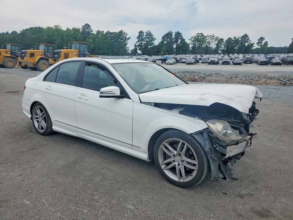 2014 Mercedes-benz C-klasse VIN WDDGF4HB3EA940844 COPART salvage auction — UNDERCARRIAGE, Nc - Salvage Certificate Of Title, sold $250 on 2026-07-28 (photo 4)